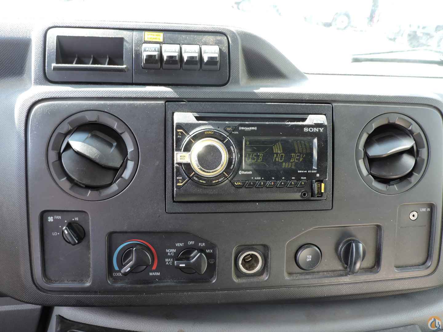 2012 DUR-A-LIFT DVS 29TS Bucket/Service Truck Crane for Sale in Hodgkins Illinois Crane Network image 8