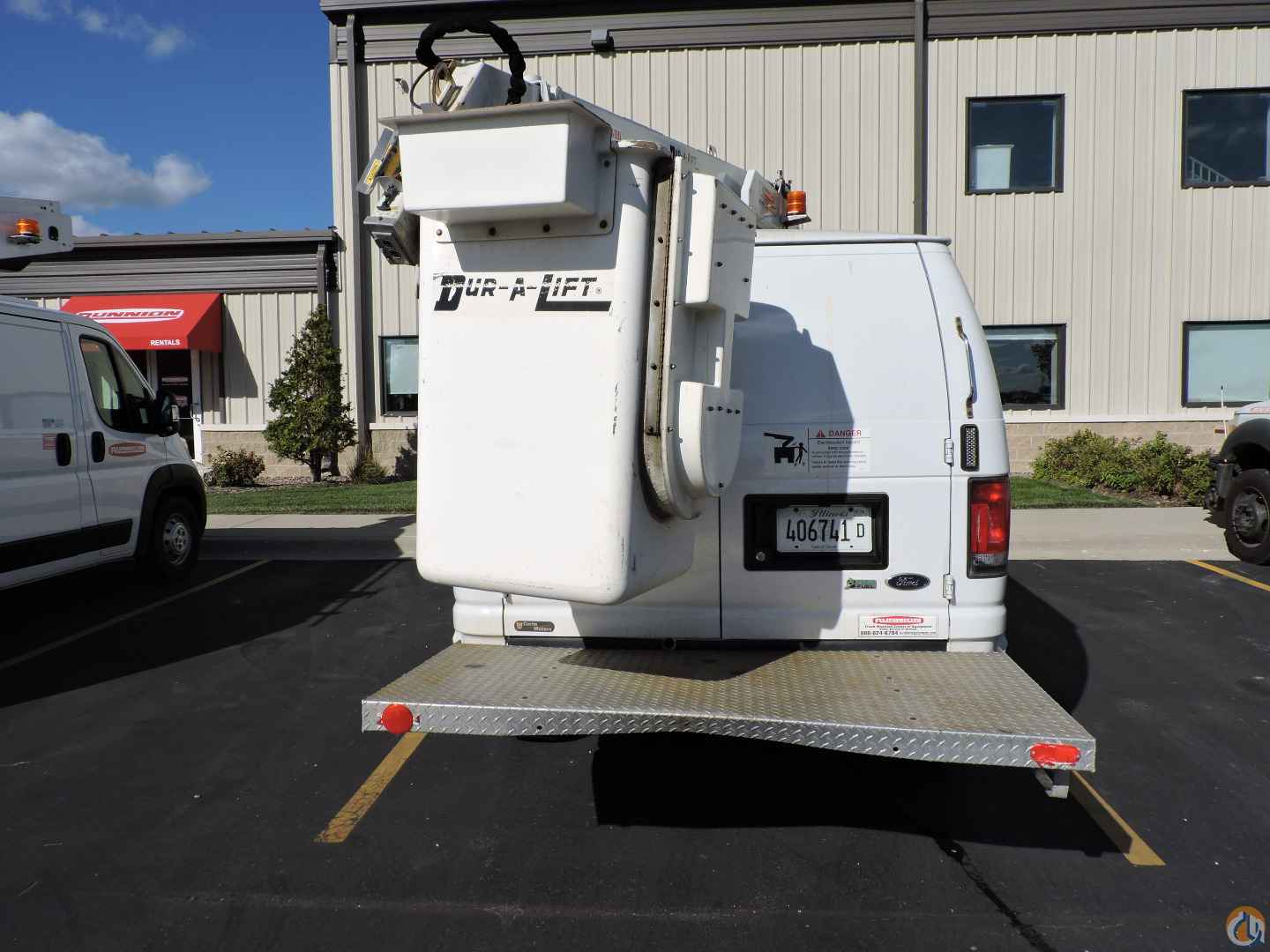 2014 DUR-A-LIFT DVS 29TS Bucket/Service Truck Crane for Sale in Hodgkins Illinois Crane Network image 2