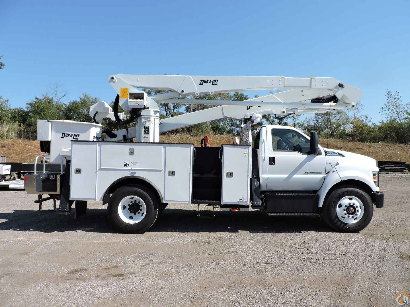 2025 DUR-A-LIFT DLT2-60DU Bucket/Service Truck Crane for Sale in Hodgkins Illinois Crane Network image 2