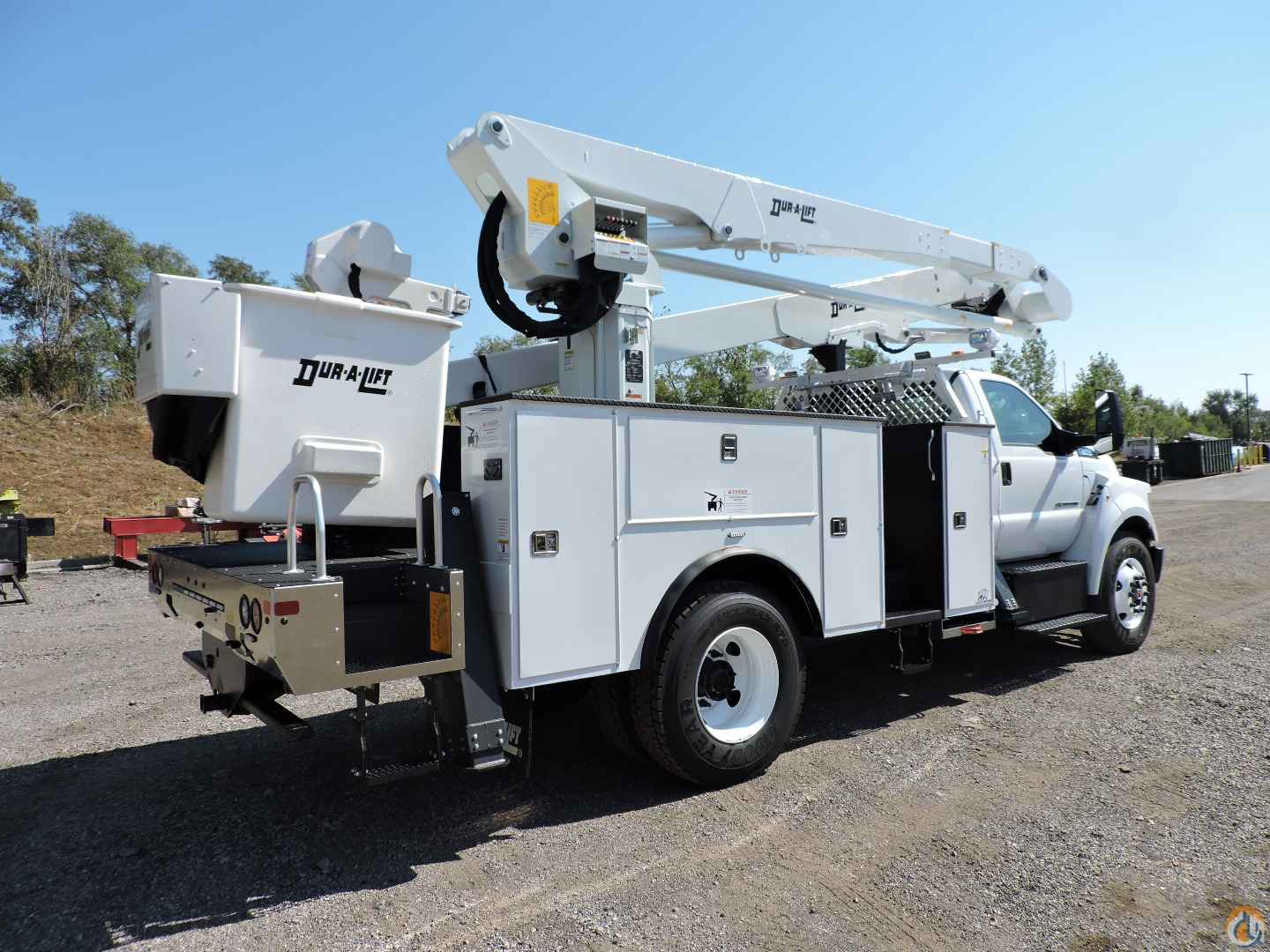 2025 DUR-A-LIFT DLT2-60DU Bucket/Service Truck Crane for Sale in Hodgkins Illinois Crane Network image 3