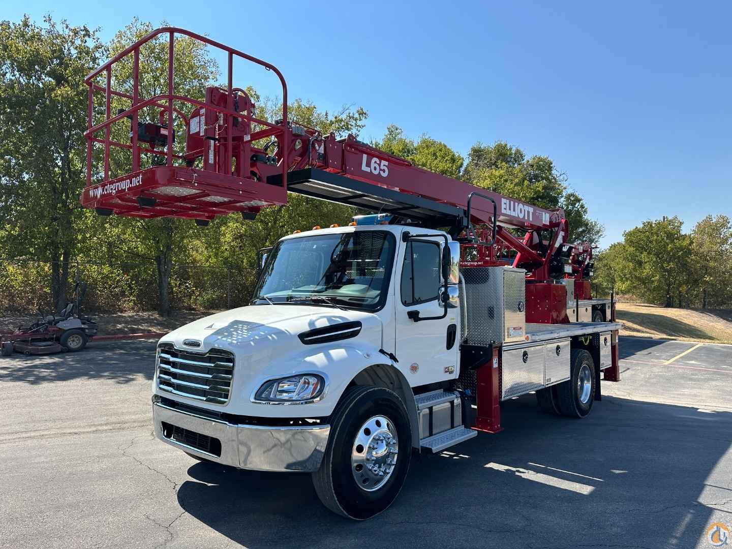 2024 Elliott L65R Bucket/Service Truck Crane (Sold) in Pflugerville Texas Crane Network image 2