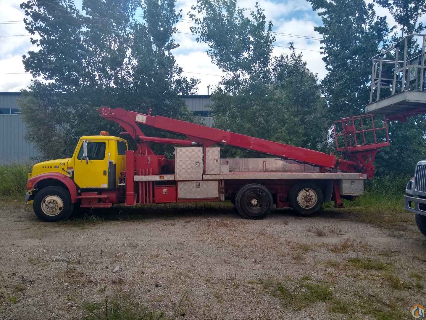 USED ELLIOT ECH - 3- 70 - H Aerial Man Lifts Crane (Sold) in Milwaukee Wisconsin Crane Network image 2