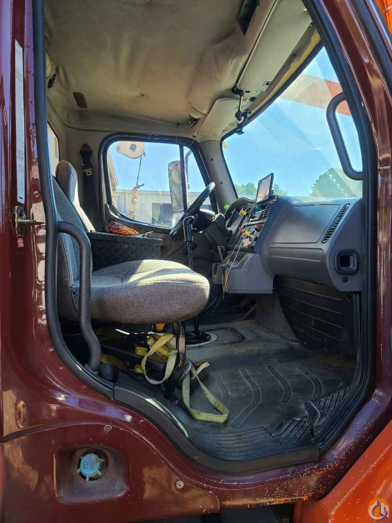 Elliott L60R Bucket/Service Truck Crane (Sold) in Morrow Georgia Crane Network image 5