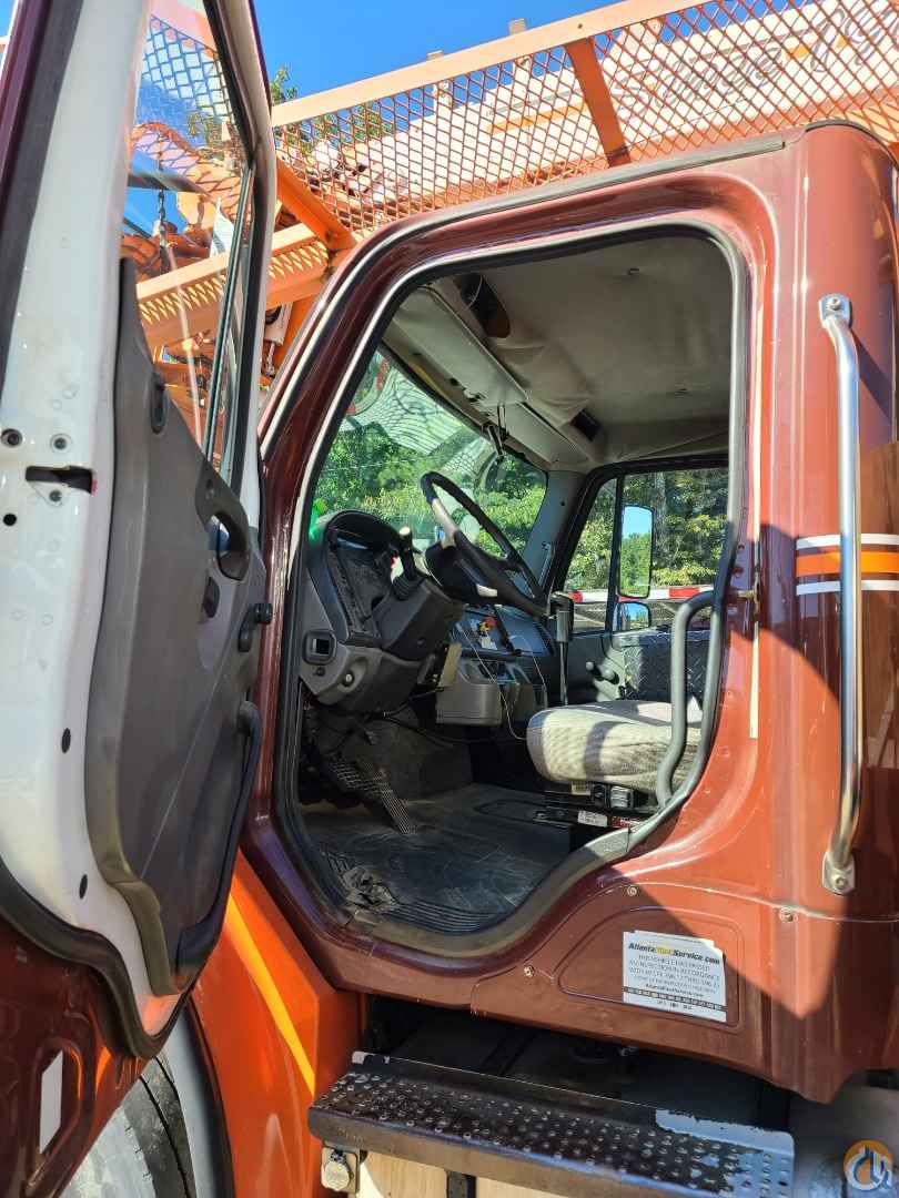 Elliott L60R Bucket/Service Truck Crane (Sold) in Morrow Georgia Crane Network image 6