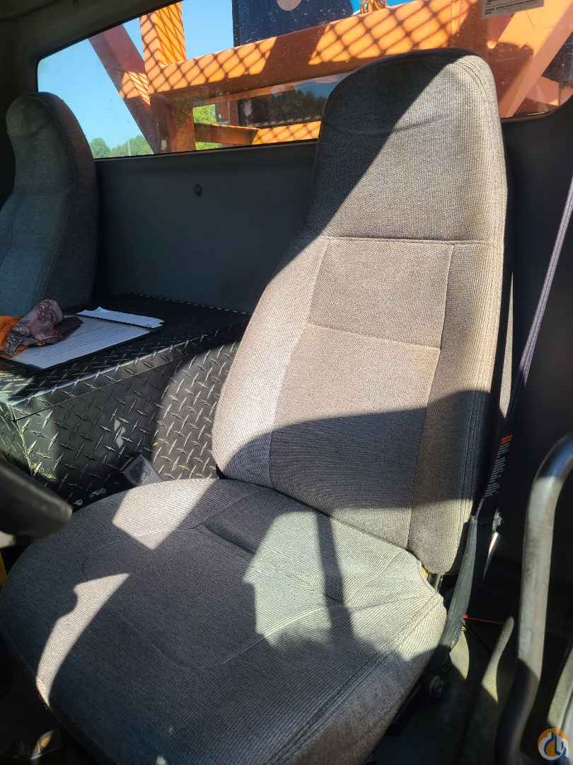 Elliott L60R Bucket/Service Truck Crane (Sold) in Morrow Georgia Crane Network image 8