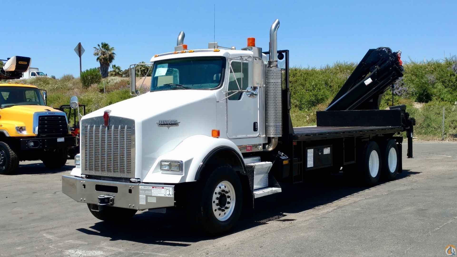 HIAB XS 288 EP-3 HiPro mounted to 2004 Kenworth T800 flatbed Mounted Knuckle Boom Crane (Sold) in San Marcos California Crane Network image 9