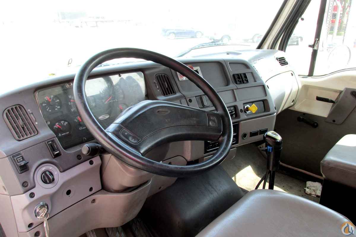 USED 23.5 TON GREAT CONDITION - ON 1999 STERLING TRUCK Boom Truck Crane (Sold) in Milwaukee Wisconsin Crane Network image 3