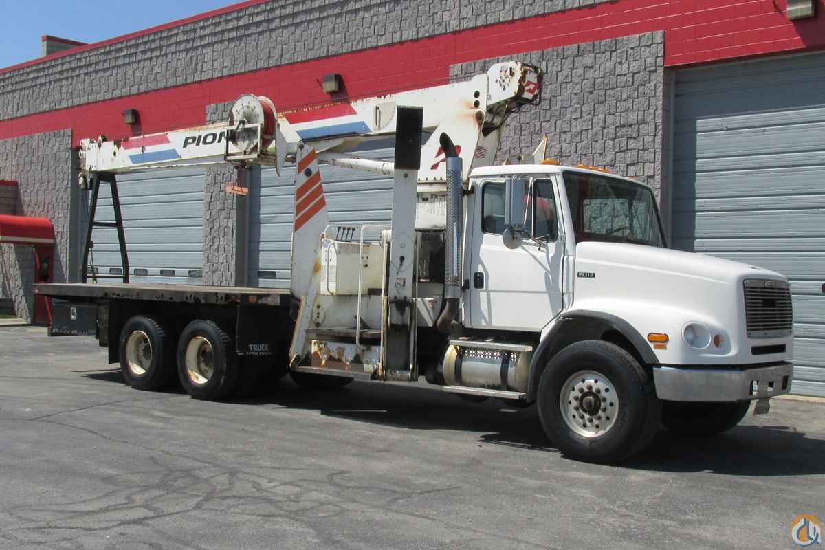 2000 PIONEER CRANE ON '98 FREIGHTLINER CHASSIS Boom Truck Crane (Sold) in Milwaukee Wisconsin Crane Network image 1