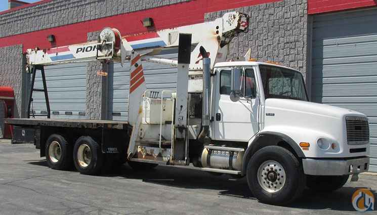 2000 PIONEER CRANE ON '98 FREIGHTLINER CHASSIS Boom Truck Crane (Sold) in Milwaukee Wisconsin Crane Network image 0