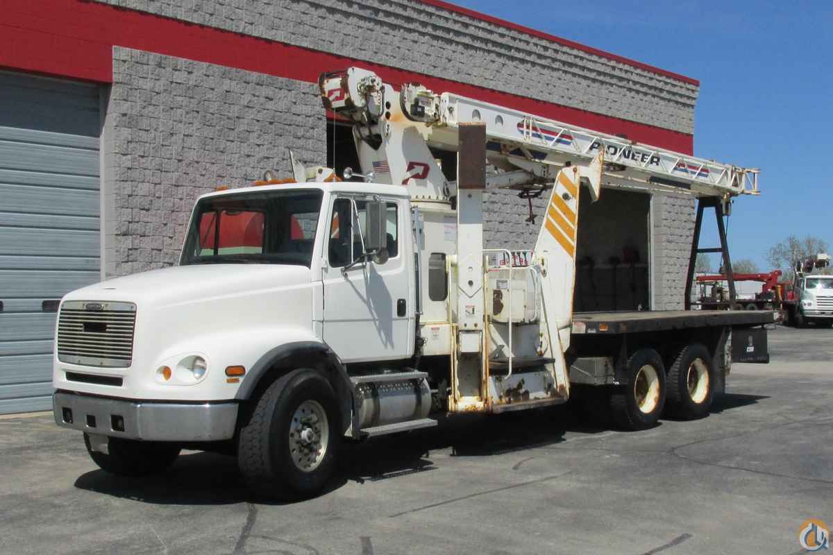 2000 PIONEER CRANE ON '98 FREIGHTLINER CHASSIS Boom Truck Crane (Sold) in Milwaukee Wisconsin Crane Network image 6