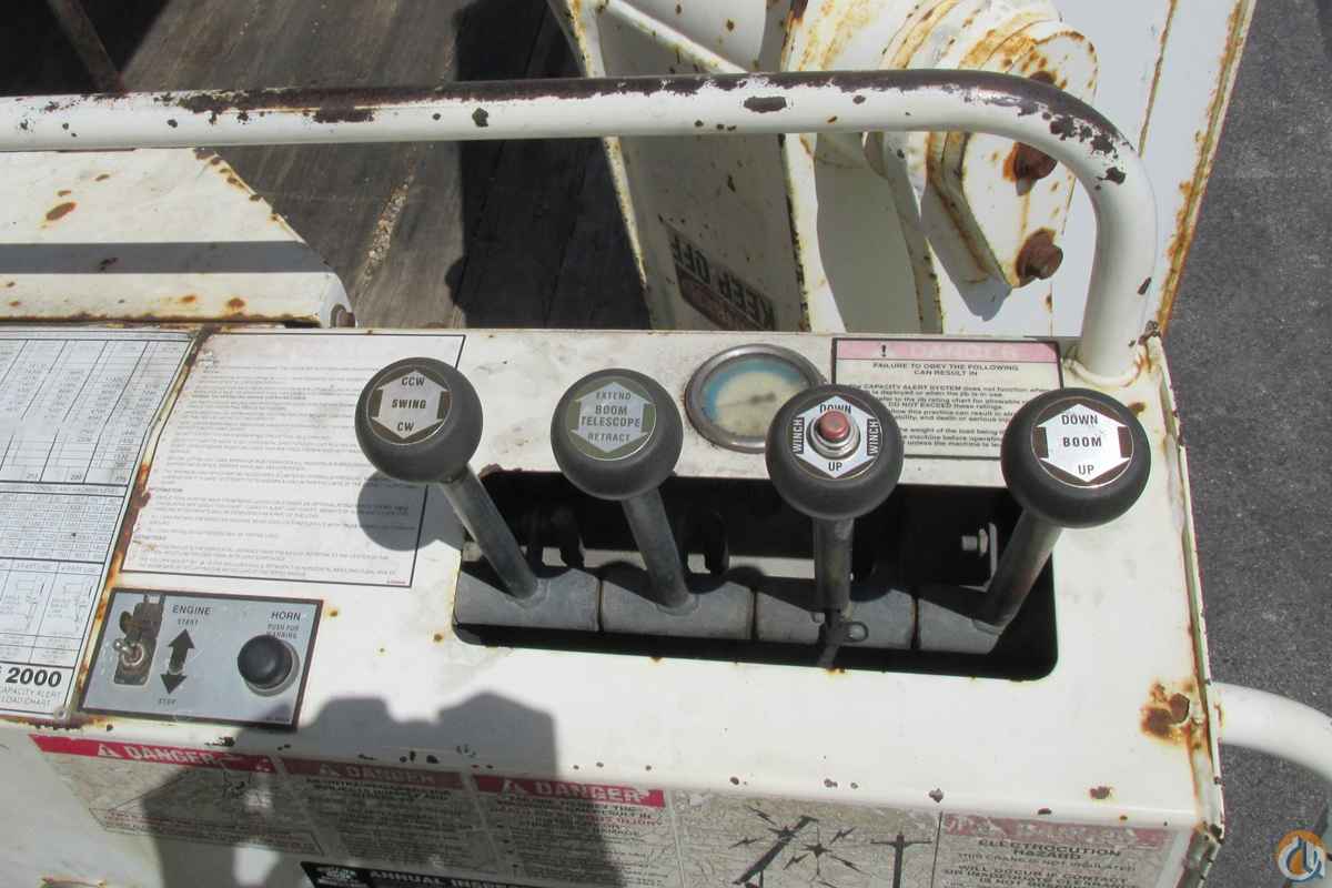 2000 PIONEER CRANE ON '98 FREIGHTLINER CHASSIS Boom Truck Crane (Sold) in Milwaukee Wisconsin Crane Network image 7