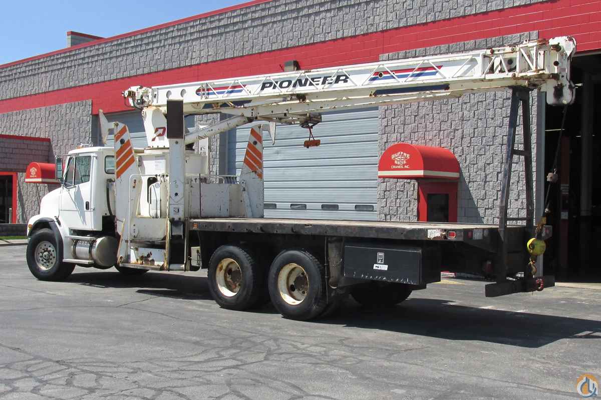 2000 PIONEER CRANE ON '98 FREIGHTLINER CHASSIS Boom Truck Crane (Sold) in Milwaukee Wisconsin Crane Network image 9