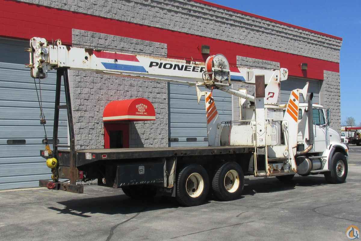 2000 PIONEER CRANE ON '98 FREIGHTLINER CHASSIS Boom Truck Crane (Sold) in Milwaukee Wisconsin Crane Network image 11