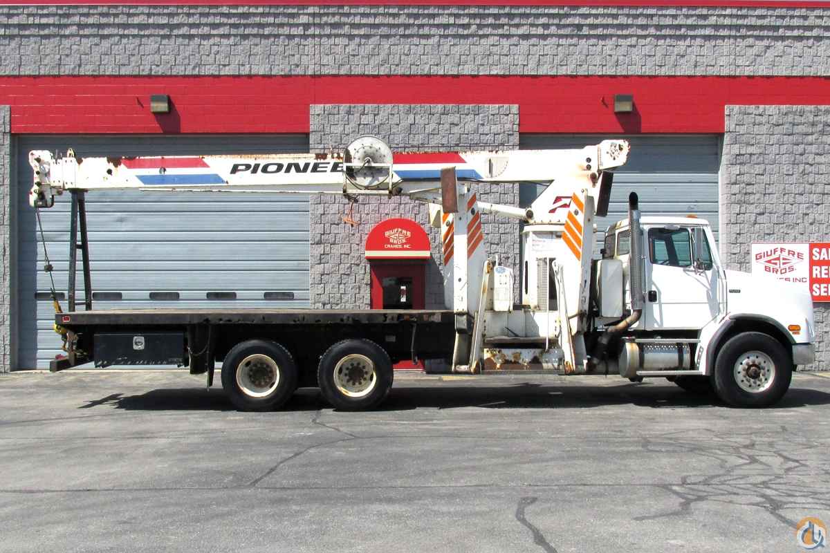 2000 PIONEER CRANE ON '98 FREIGHTLINER CHASSIS Boom Truck Crane (Sold) in Milwaukee Wisconsin Crane Network image 13