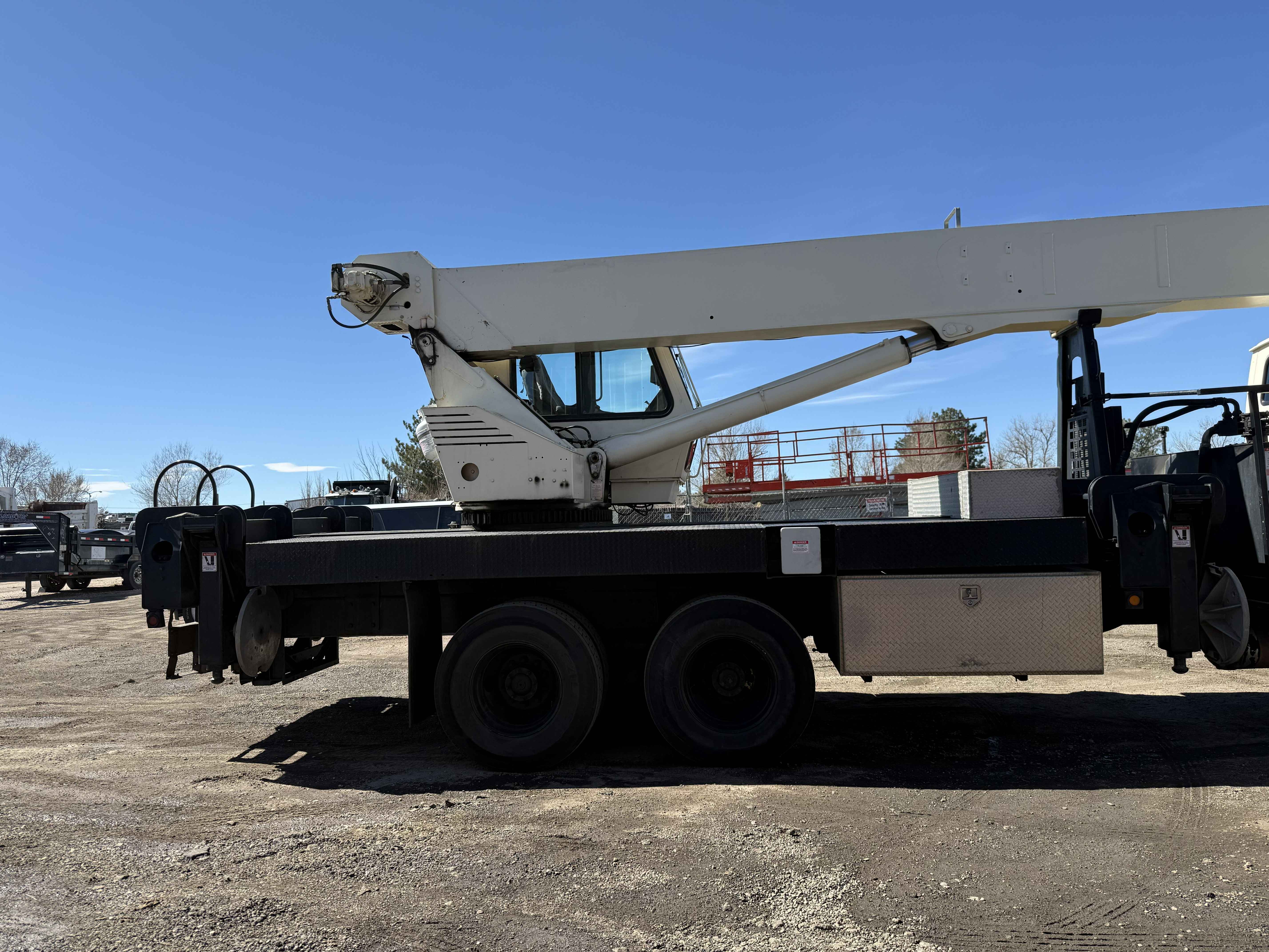 2004 National Crane Mobile Crane for Sale in Denver Colorado Crane Network image 4