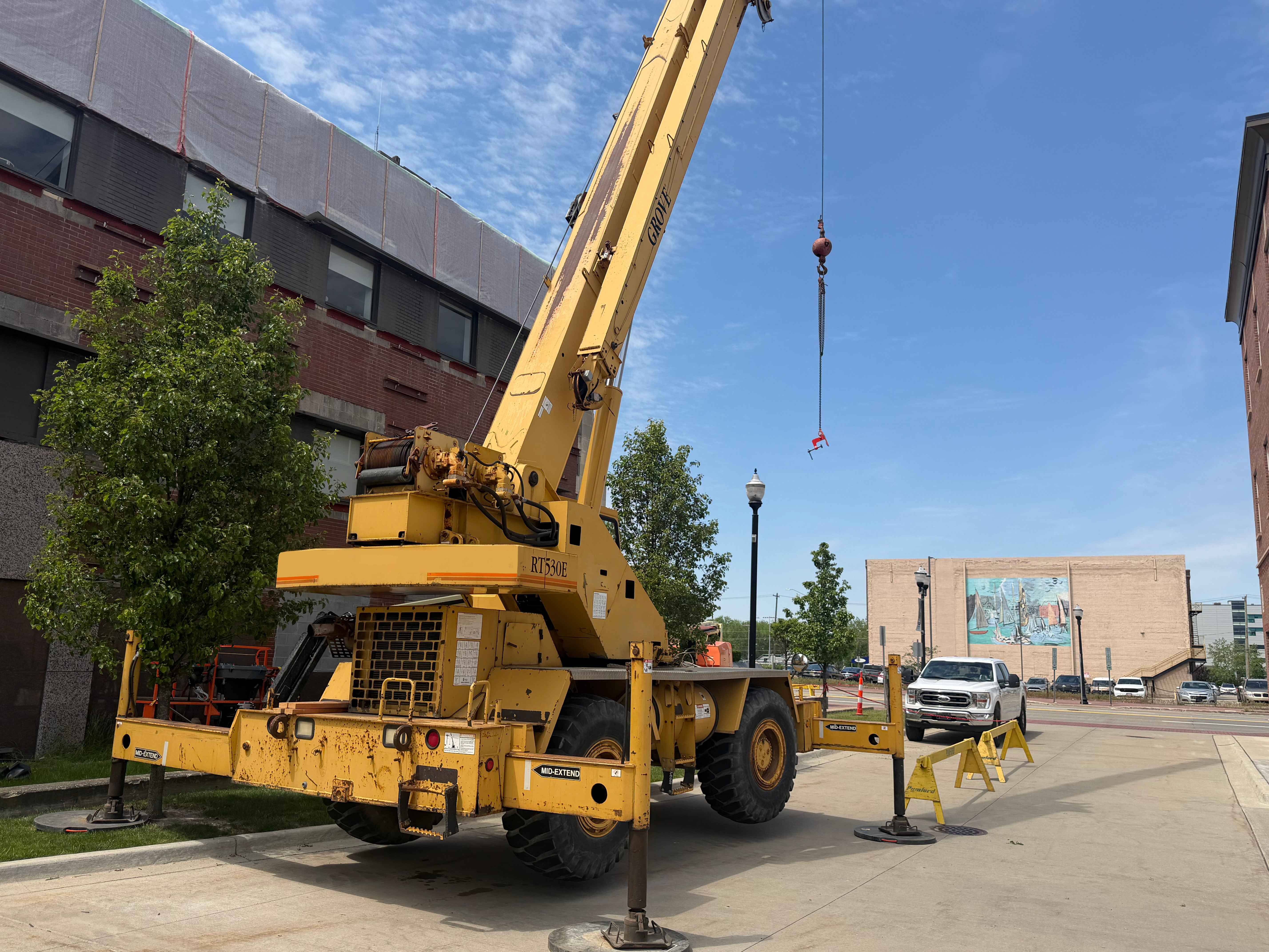2000 Grove RT530E-2 Rough Terrain Crane for Sale in Bay City Michigan Crane Network image 1