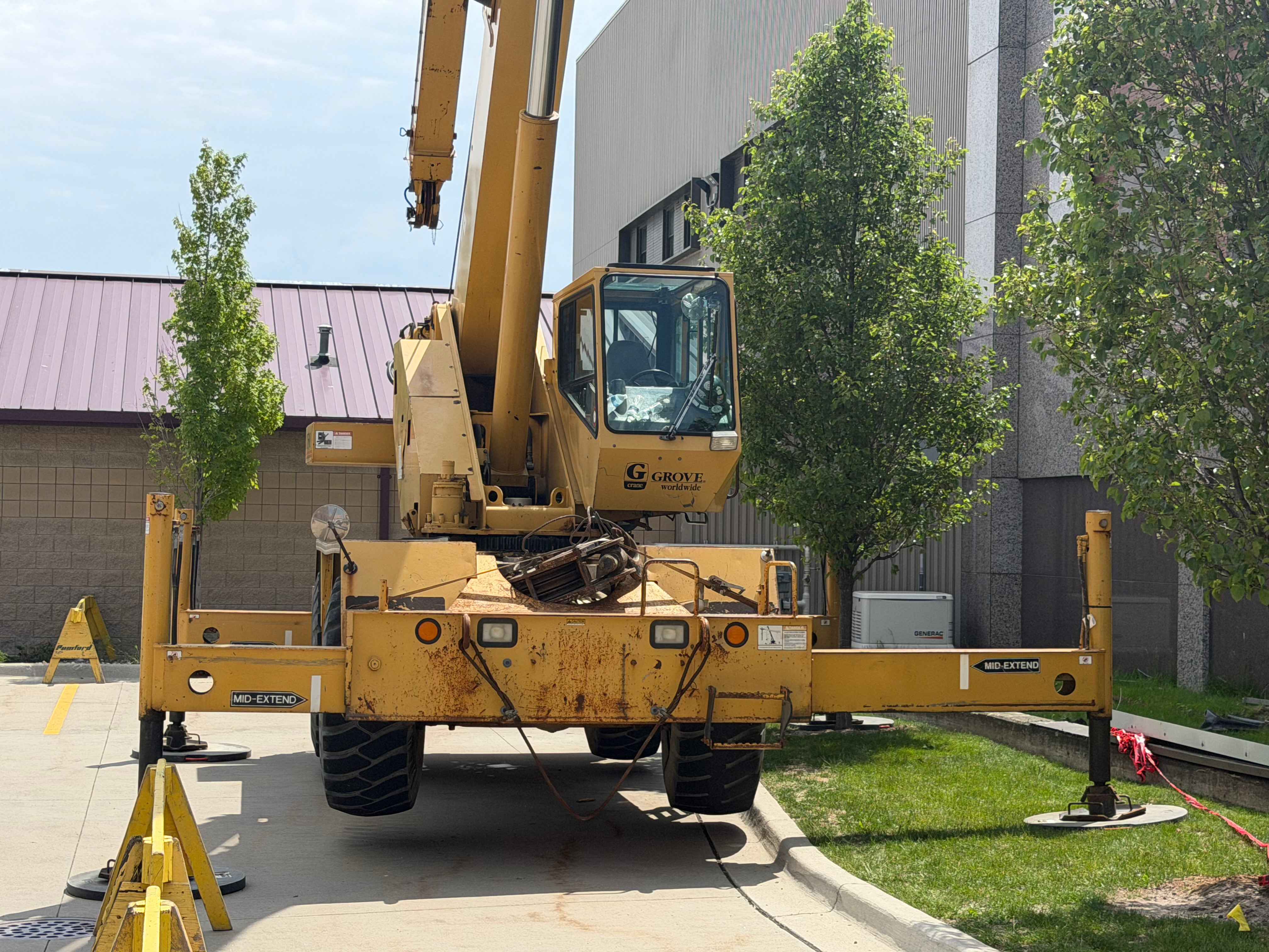 2000 Grove RT530E-2 Rough Terrain Crane for Sale in Bay City Michigan Crane Network image 2