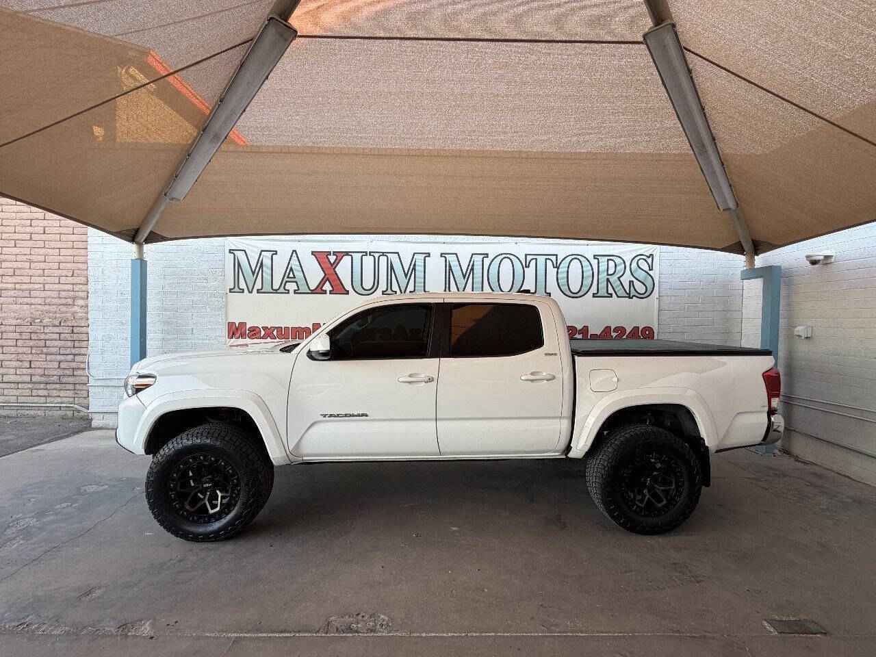 2017 Toyota Tacoma - Image 5
