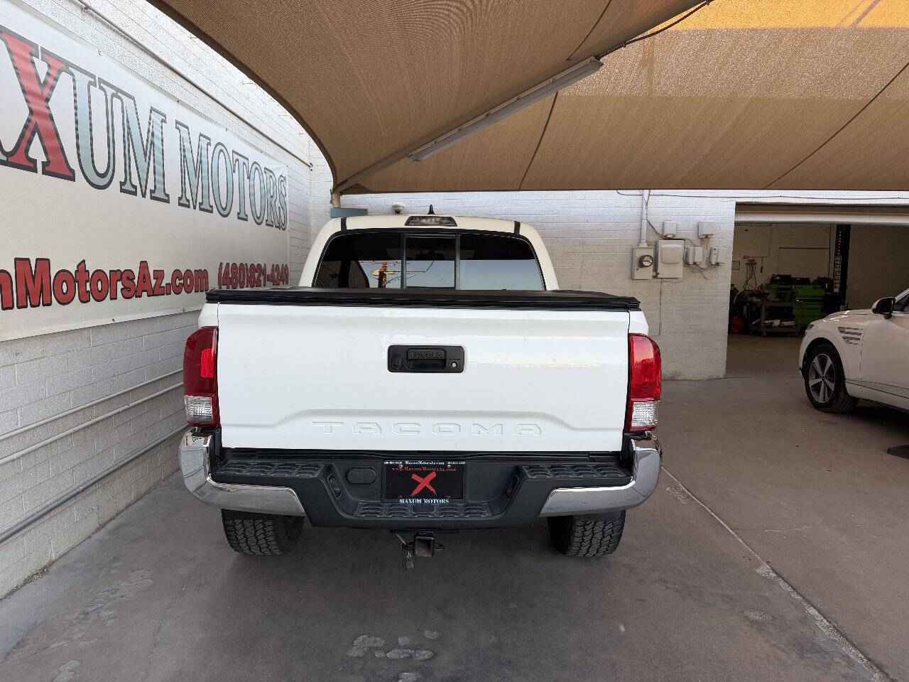 2017 Toyota Tacoma - Image 7