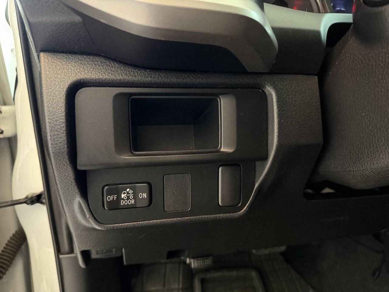 2017 Toyota Tacoma - Image 14