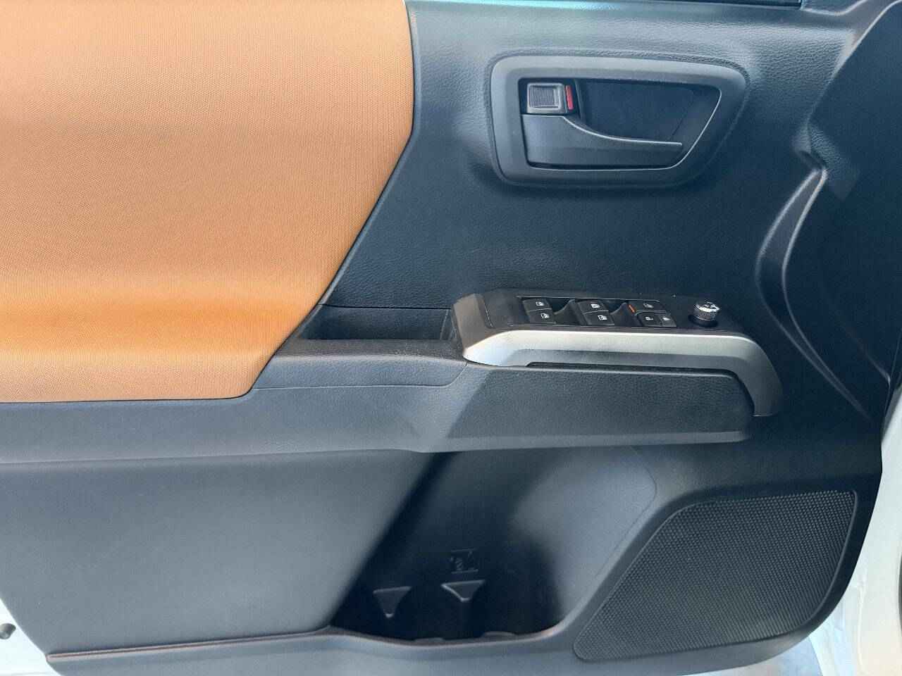 2017 Toyota Tacoma - Image 17