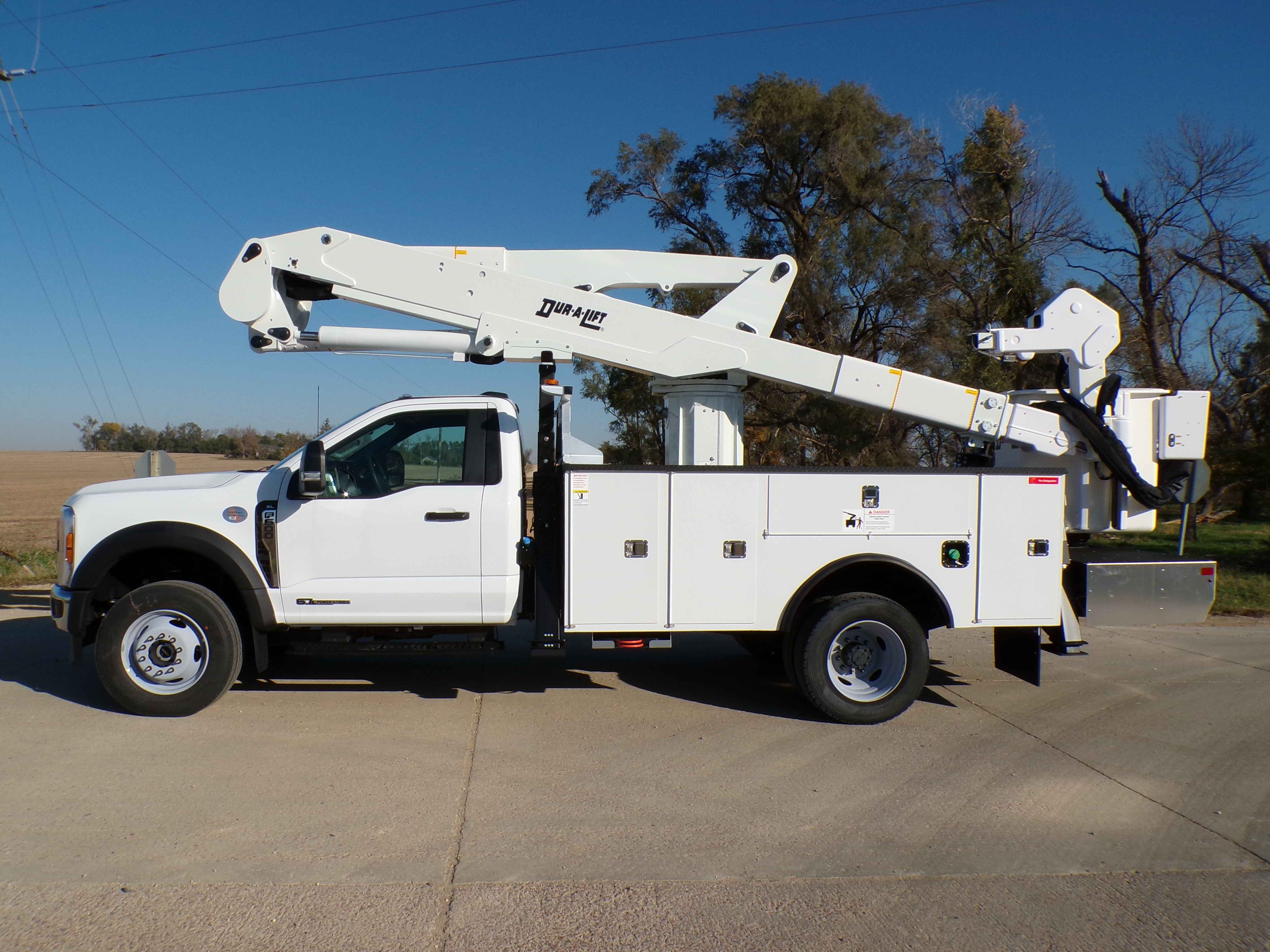 2026 DUR-A-LIFT DPM2-47DU Bucket/Service Truck Crane for Sale in Hodgkins Illinois Crane Network image 1