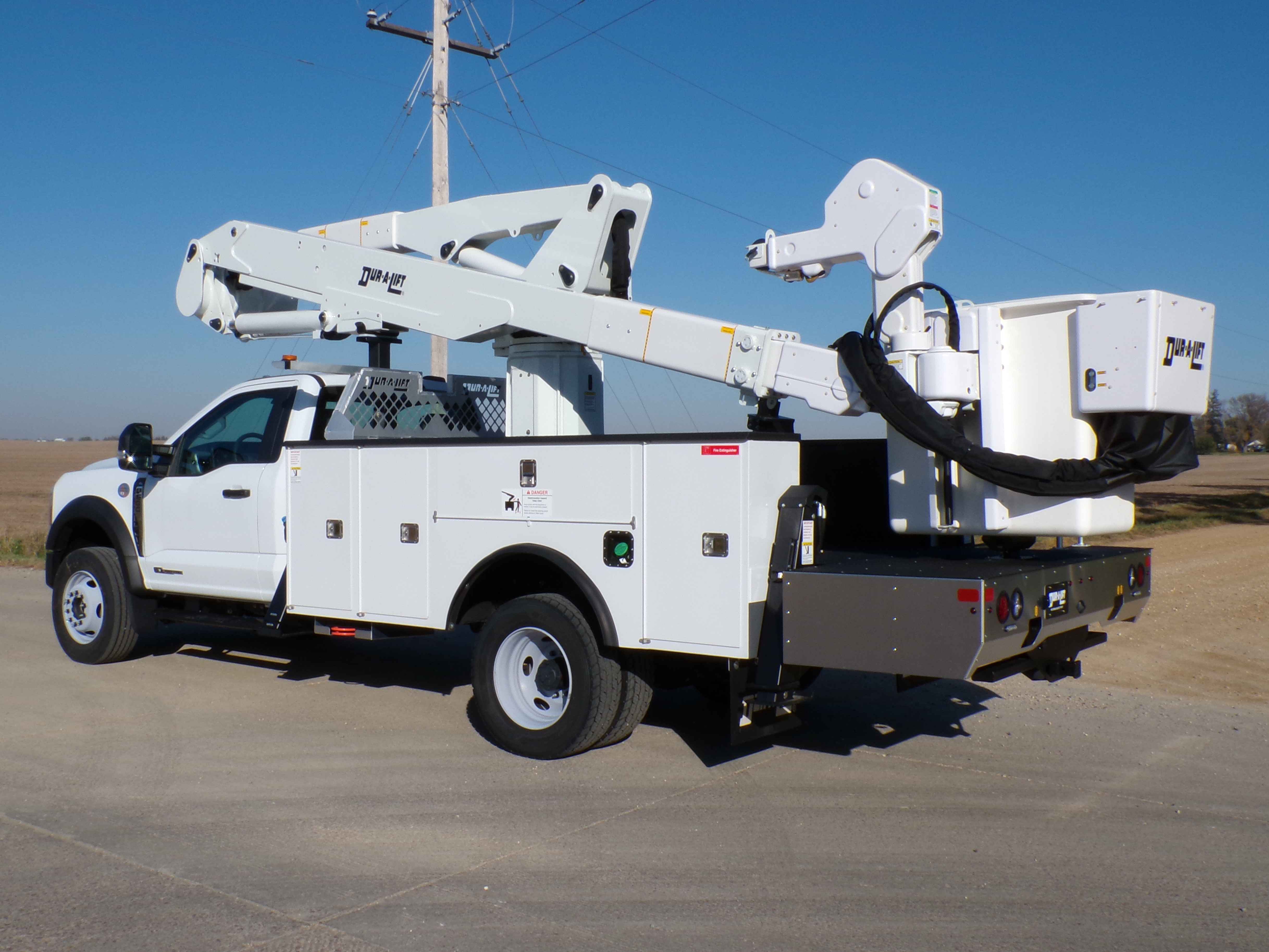 2026 DUR-A-LIFT DPM2-47DU Bucket/Service Truck Crane for Sale in Hodgkins Illinois Crane Network image 2