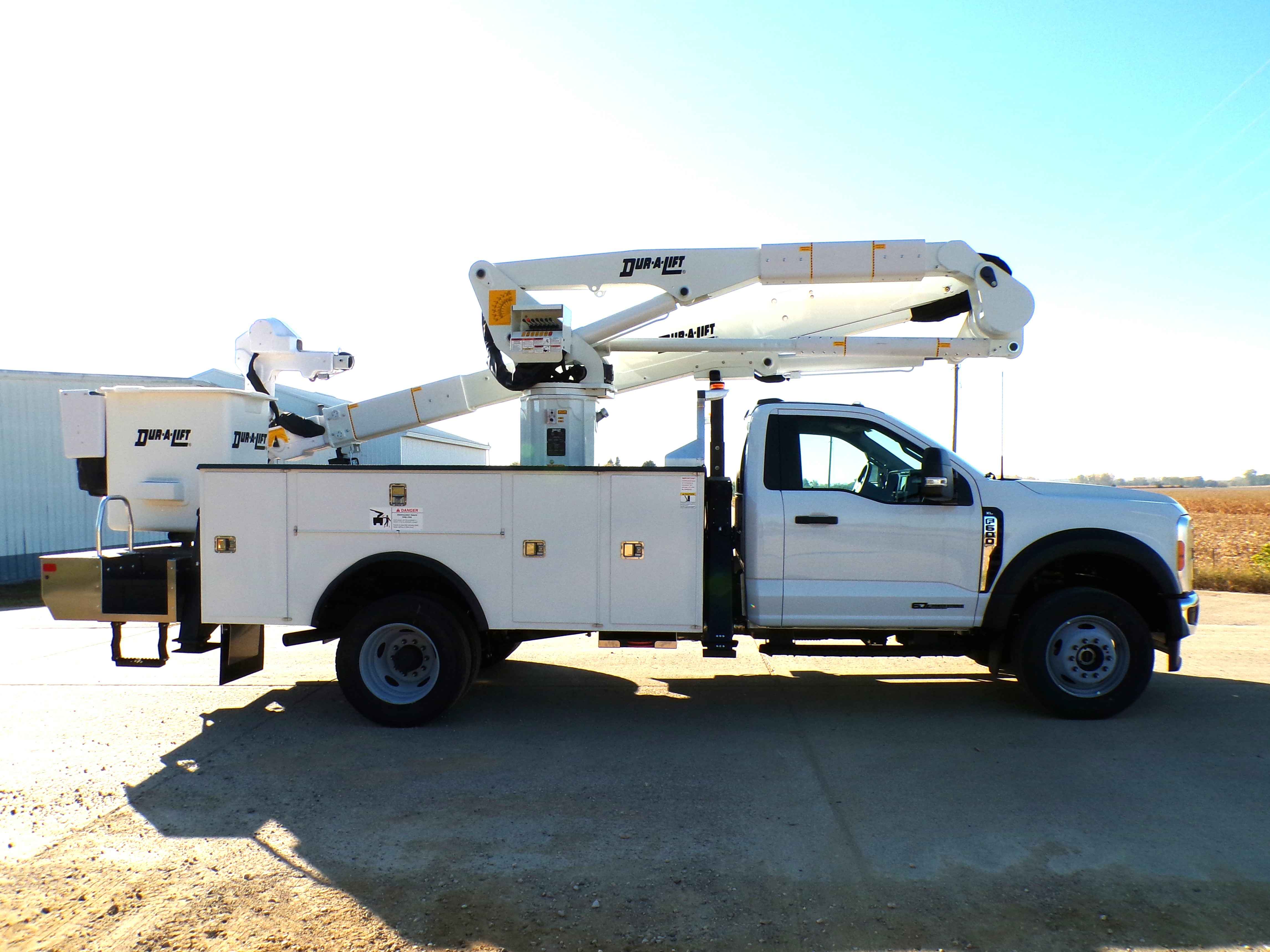 2026 DUR-A-LIFT DPM2-47DU Bucket/Service Truck Crane for Sale in Hodgkins Illinois Crane Network image 3